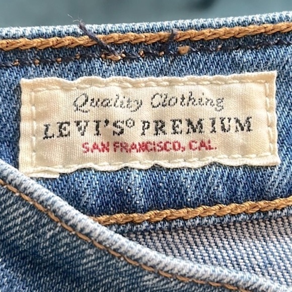 Levi’s Wedgie Button Fly Distressed Denim Jeans - Picture 13 of 13